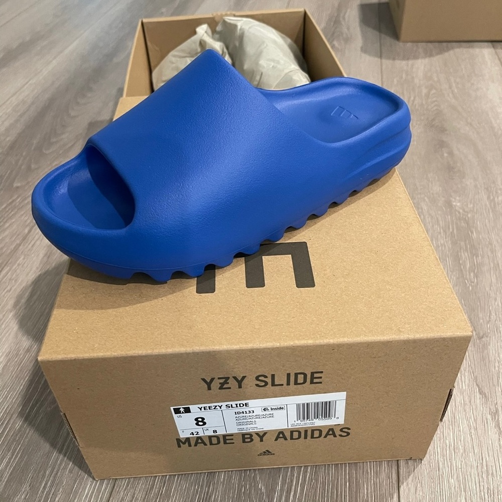 Yeezy Slide ‘Azure’ Size 8